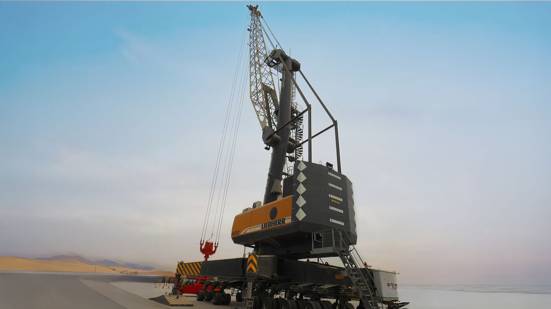 NEOM_PON_Bulk_Cargo_Liebherr_Machinery_16x9@300dpi
