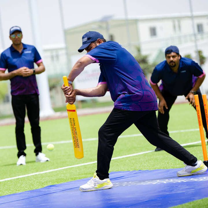 NEOM et l'équipe de cricket des Rajasthan Royals annoncent un nouveau programme sportif communautaire