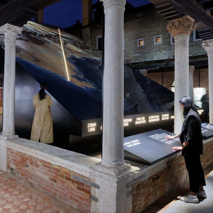 Weltweit führende Architekten, Designer und Stadtplaner eröffnen die erste internationale Ausstellung von NEOM in Venedig